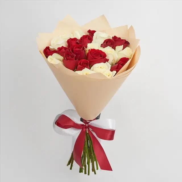 25 красно-белых роз Кения
